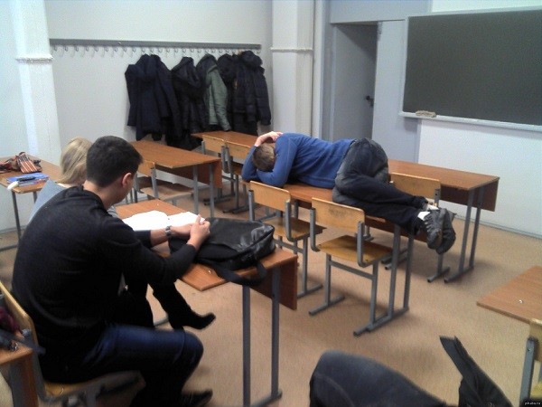спите днем
